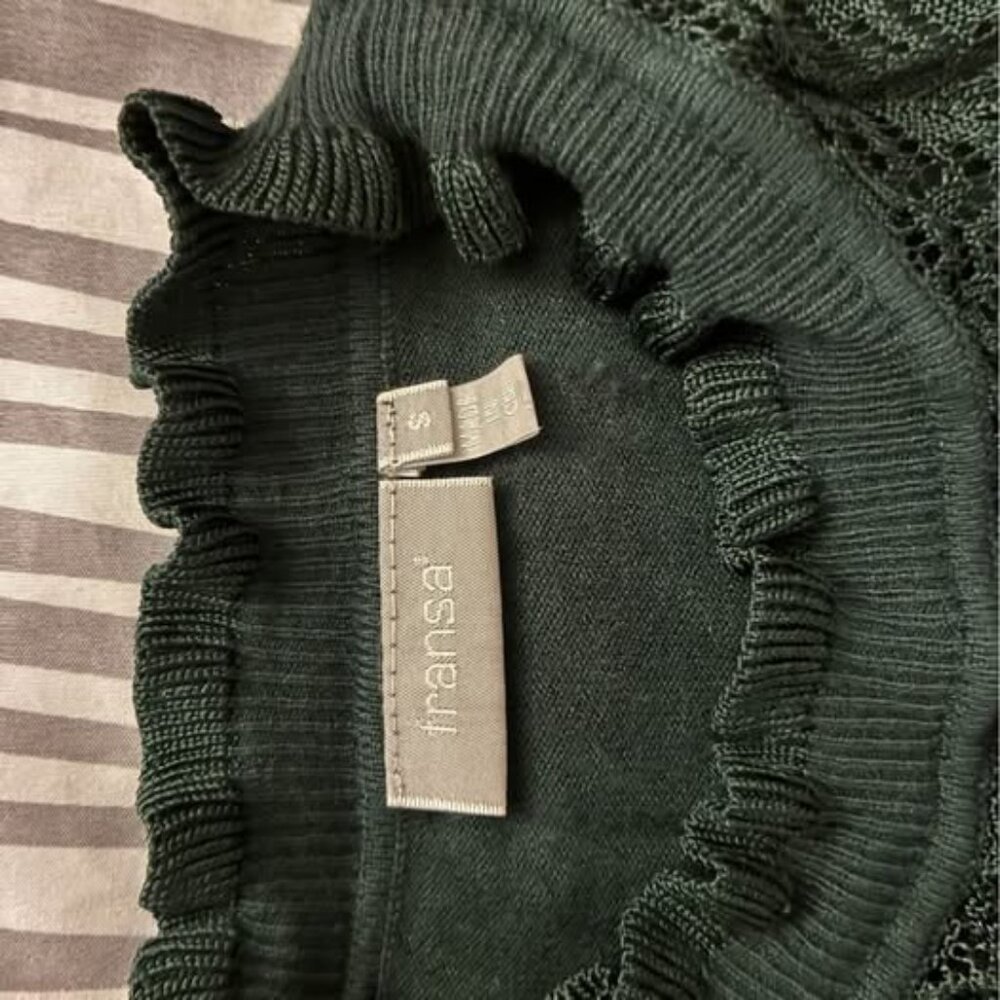 Forest green ruffle collar top perfect for the holidays
